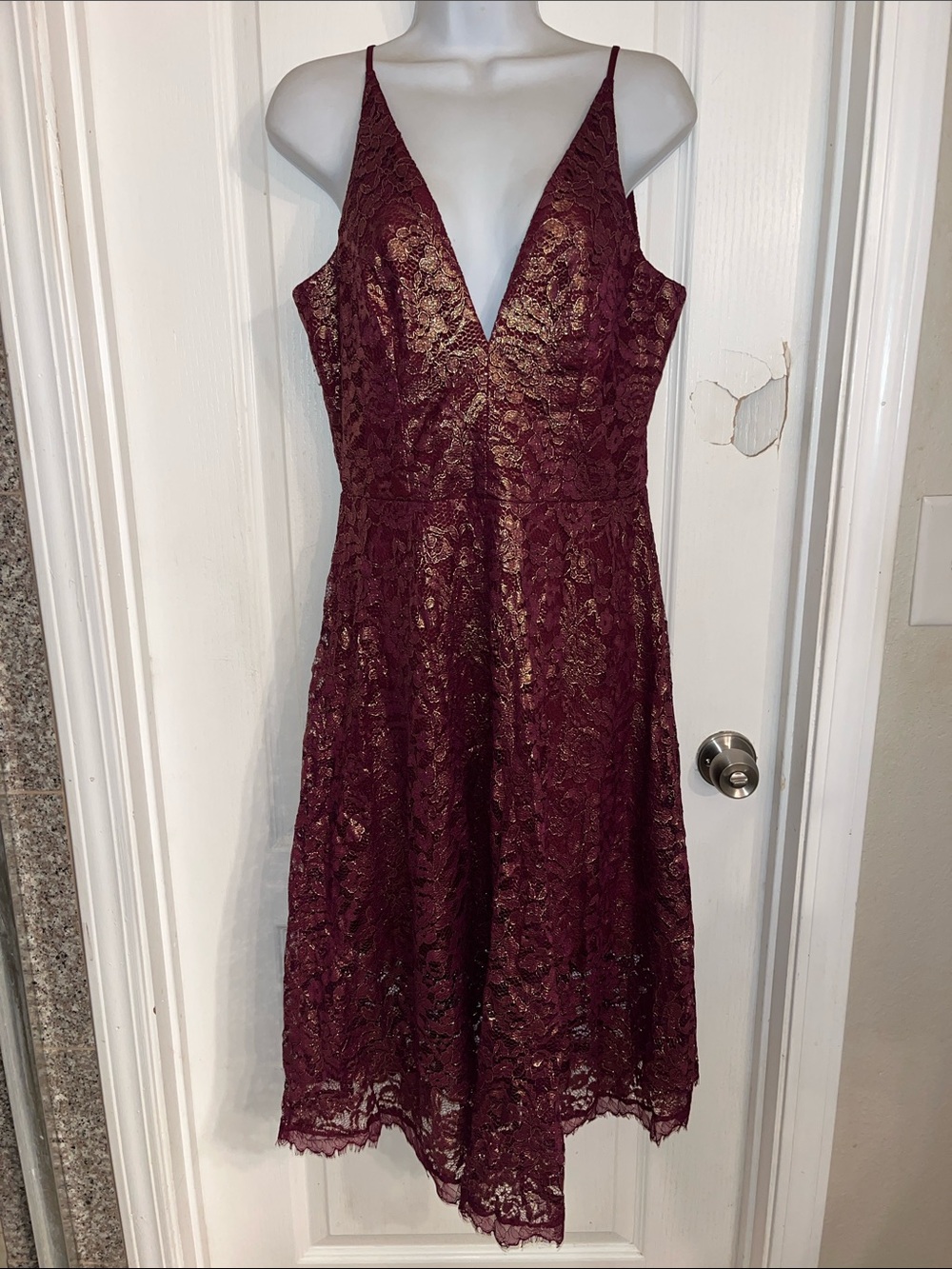 Women's Dress the Population Burgundy Lace V-Neck Dress, Large